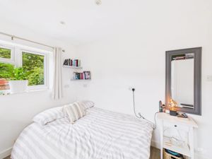 BEDROOM - click for photo gallery